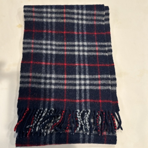 Authentic Burberry lambswool scarf - Picture 2 of 6